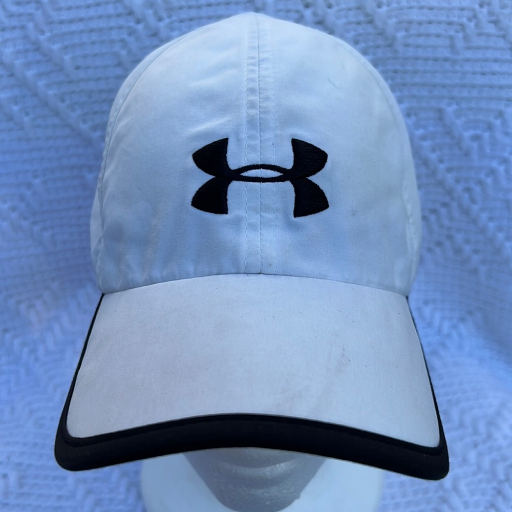 Under armor white and black adjustable hat